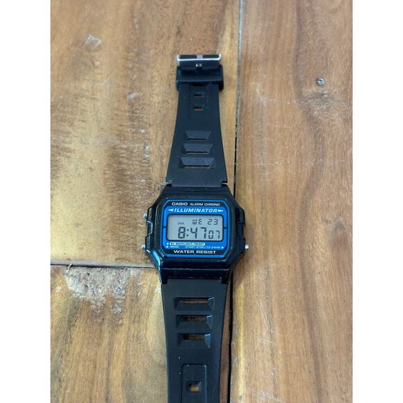 CASIO ILLUMINATOR Digital Display Alarm Chrono Water Resistant - Picture 5 of 5